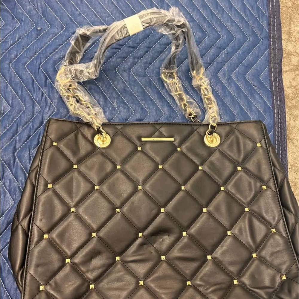 Elegant Black Quilted Women's Bag
